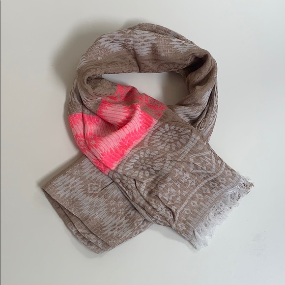 scraf - Picture 1 of 4